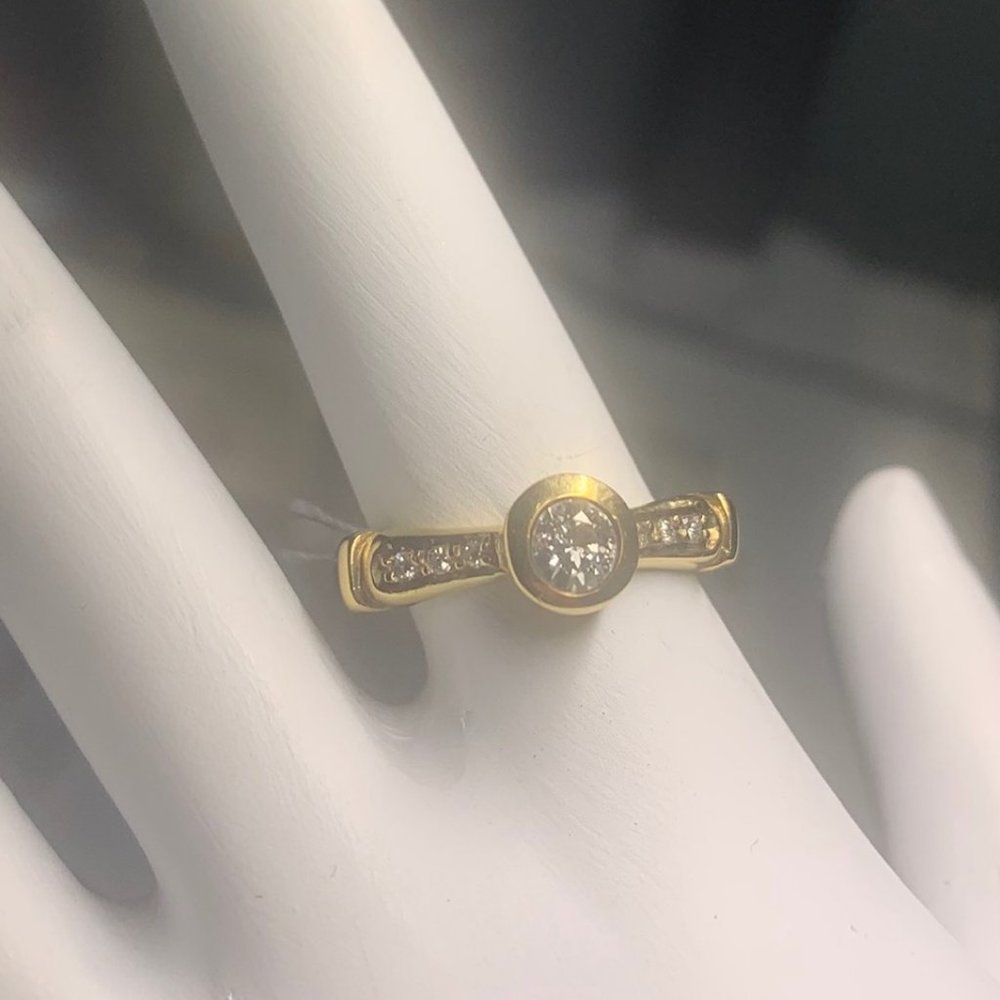 Diamond Ring in 14kt Yellow Gold